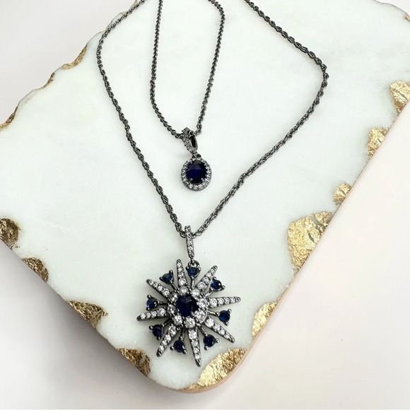 Bomb Party Reign Villain Collection A Queen's Pendant RBP7650 Sapphire Blue NWT - Picture 4 of 8